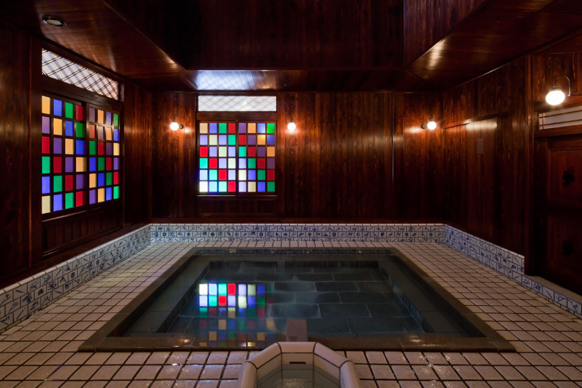 Ko-soyu public bathhouse featuring exquisite bathrooms with stained glass